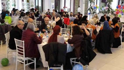 Скачать видео: Kütahya İHH, yetim çocuklar için iftar programı düzenledi