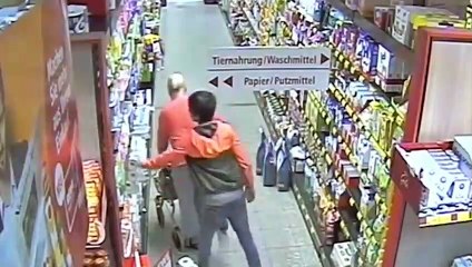 لم تكن تعلم أن الكاميرا كانت تراقبها [2)