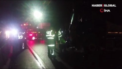 Sakarya'da iki TIR birbirine girdi!