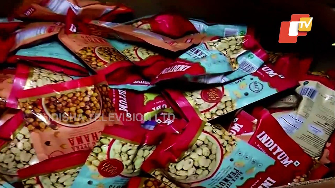 News Fuse | Expired packaged food products sold at shopping mall, found during raid