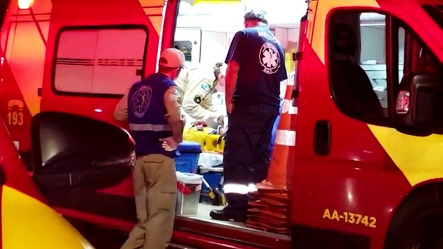 Motociclista sofre acidente e recebe atendimento do Siate no bairro Santa Cruz