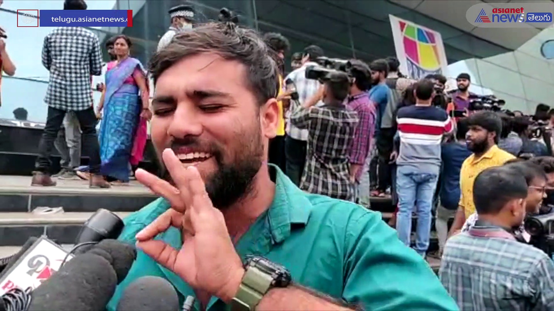 రావణాసుర పబ్లిక్ టాక్ : ప్రెడిక్టబుల్ సినిమా... కానీ రవితేజ నటవిశ్వరూపం..!