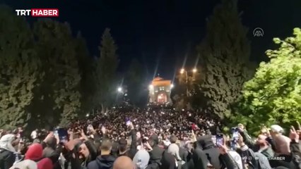 Filistinliler Mescid'i Aksa'nın avlusunda gösteri düzenledi