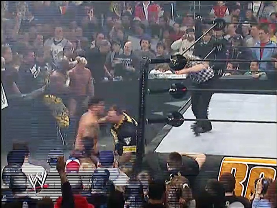 #001 - ROYAL RUMBLE 2004 [ENGLISCH/HD] (1/6)