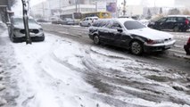 شاهد: عاصفة ثلجية قوية ومتأخرة تضرب غرب أوكرانيا