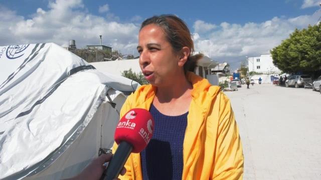 Samandağlı Depremzede: Bizim de Yaşamamız Lazım. Bize Bir Çare Bulunmalı. Çadırda Yaşamaya Çalışıyoruz. Hayat Çok Zor. Geceleri Çok Korkuyoruz