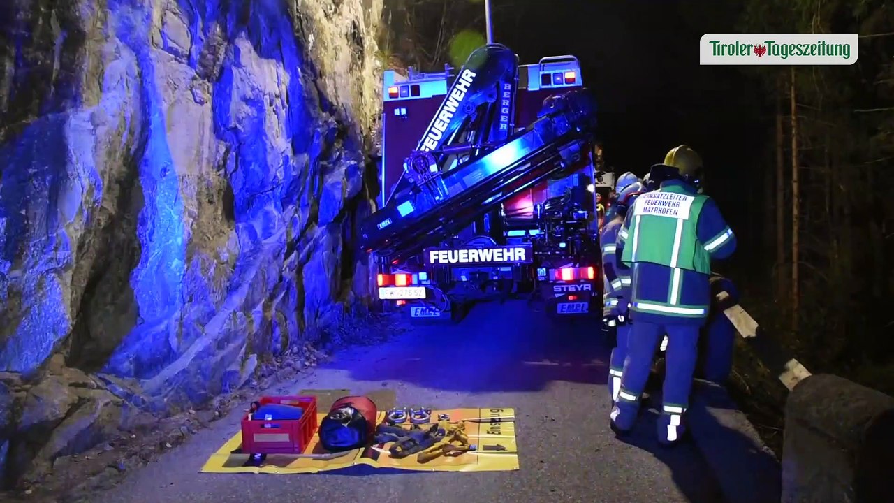 Alkolenker stürzte in Mayrhofen mit Pkw 20 Meter in die Tiefe