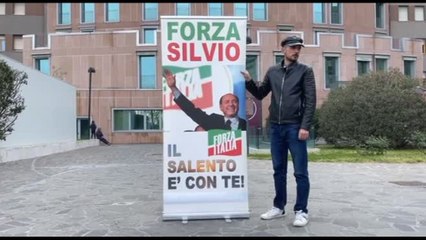 I fan di Berlusconi davanti all'ospedale: "Di Silvio ce ne è uno"