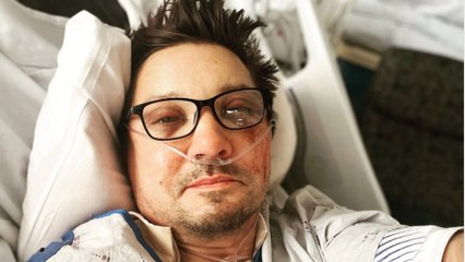 VOICI - Jeremy Renner révèle son tout premier geste déchirant juste après son terrible accident