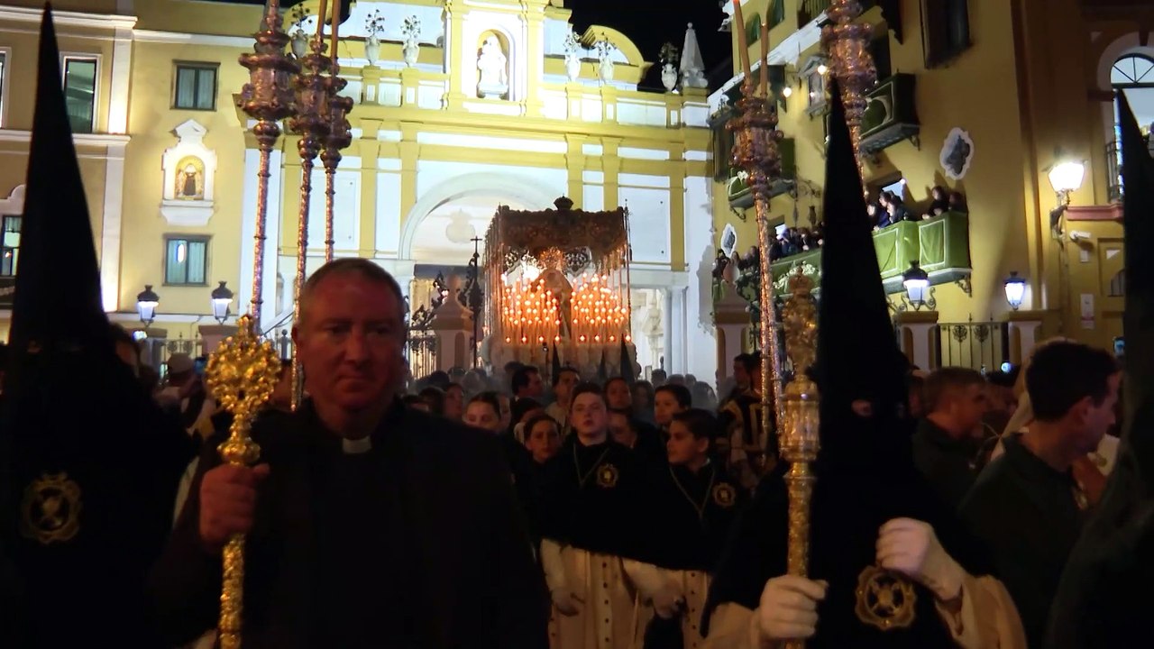 La ‘Madrugá’ sevillana se luce en una noche cálida marcada por los sentimientos