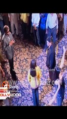 Amitabh Bachchan, Karishma Kapoor and Arshad Warsi on set_ Karishma in yellow salwar dress