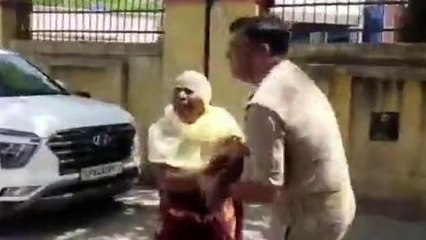 एसपी ऑफिस पर महिला ने किया आत्मदाह का प्रयास, पुलिस कर्मियों में मचा हड़कंप