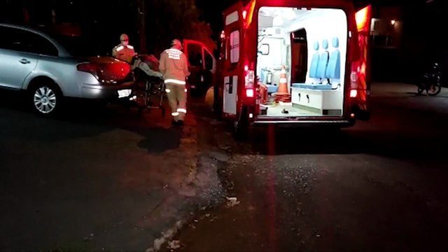 Vítima de agressão, homem pede ajuda em estabelecimento e é socorrido pelo Siate