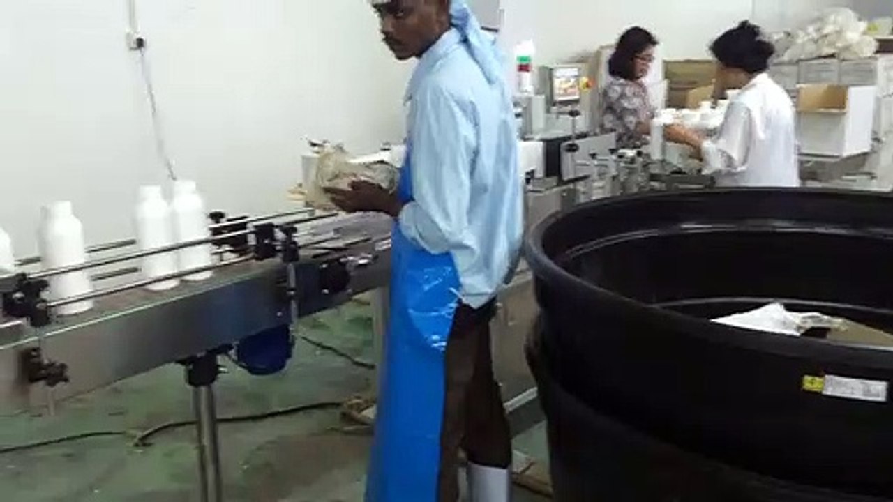 VKPAK الخطي نوع تصنيع عبر الإنترنت التلقائي زجاجة بلاستيكية آلة متوجا مع مصعد