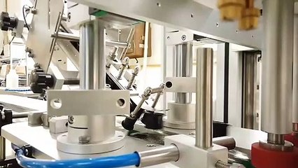 VKPAK ماكينة تغطية الزجاجات الأوتوماتيكية ذات 4 عجلات من الزجاج برطمان زجاجي