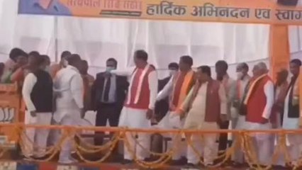 एटा: यूपी में पाठयक्रम से हटाया जाएगा मुगलों का इतिहास, लोग बोले हमारी पहचान श्री राम