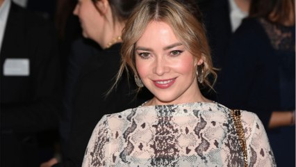 Süße Überraschung: Schauspielerin Laura Osswald bekommt Besuch