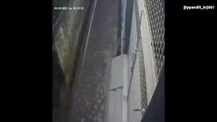 बुलंदशहर: घरेलु विवाद से बौखलाई पत्नी ने पति के संग कर दिया ये कांड, देखें वीडियो