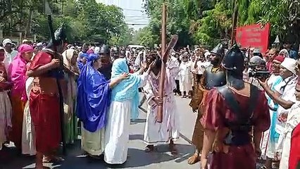 ईसाई समुदाय के लोगों ने मनाया गुड फ्राइडे , निकाला खरीस्त जुलूस,  गिरजाघर में हुई विशेष प्रार्थना सभा
