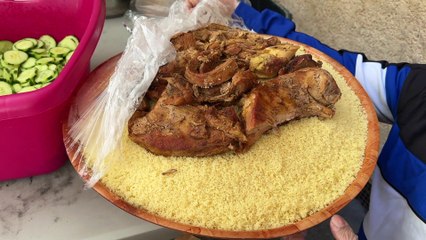 Ils distribuent des repas aux plus vulnérables pendant le Ramadan