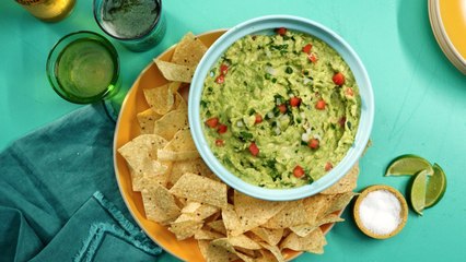 Here's the Best Way to Keep Guacamole From Turning Brown