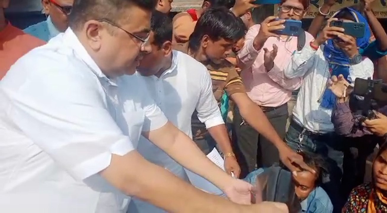 হাওড়ার রানীহাটির অগ্নিকাণ্ডের ক্ষতিগ্রস্তদের পাশে দাঁড়ালেন রাজ্যের বিরোধী দলনেতা | Oneindia Bengali