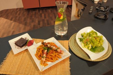 Penne Intégrale, Brochettes de poulet, Salade Verte, Cake au chocolat noir-Sahtek fi sahnek  EP 16