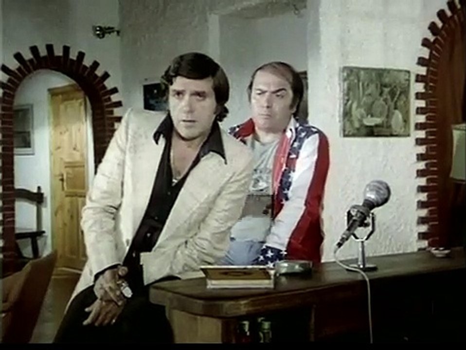 Lino Banfi Pere che il pompelmo faccia mele - scene divertenti migliori dal film cult Il brigadiere Pasquale Zagaria ama la mamma e la polizia