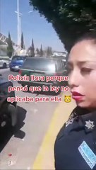 Policía llora tras recibir multa