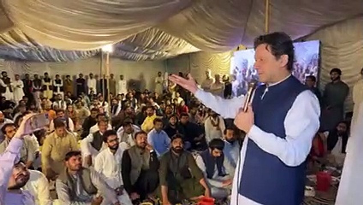 عمران خان نے آج ایک سوال پوچھ کر افطاری میں اپنے کارکنان کا ٹیسٹ لےلیا #publicnews #breakingnews #pakistannews #expressnews #viralvideo #socialmedia #arynews