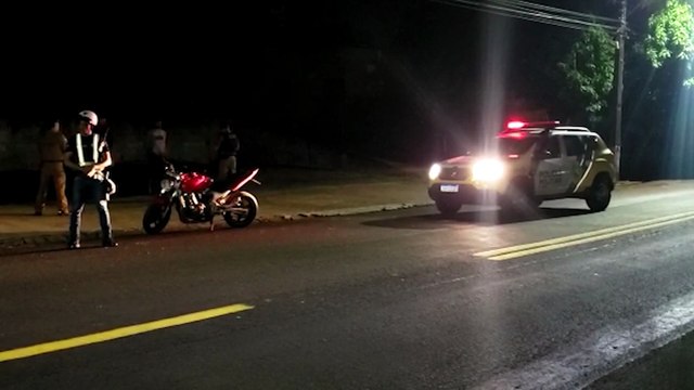 Homem sem capacete e com Hornet com pendência e adulterada é abordado em frente a 15ª SDP