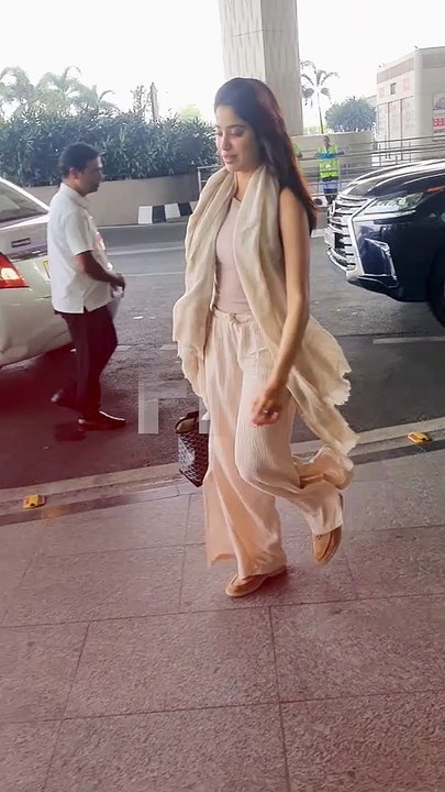 Janhvi Kapoor Spotted at Mumbai Airport With Father Boney Kapoor