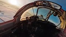 Piloto ucraniano mostra filmagens no interior de um caça de combate