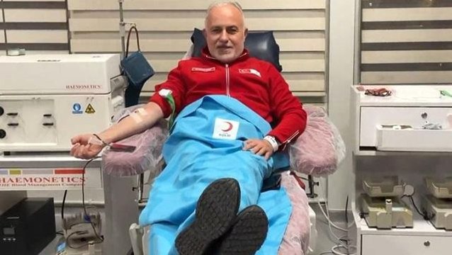 Kerem Kınık kan verirken video paylaştı, herkes yorumlarda aynı soruyu sordu: Parayla mı satıyorsunuz?