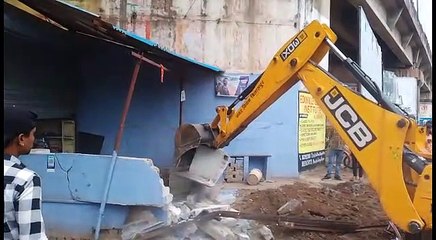 Bulldozer taken out by encroachment squad, influential people got time, completely demolished walls
