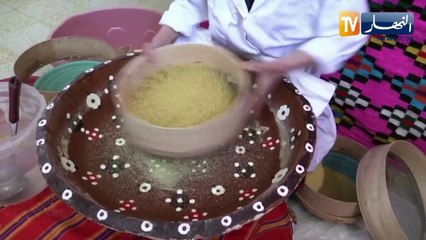 البويرة : صناعة كسكس البلوط .. من مشروع بسيط إلى ورشة لإنتاج مختلف أنواع العجائن