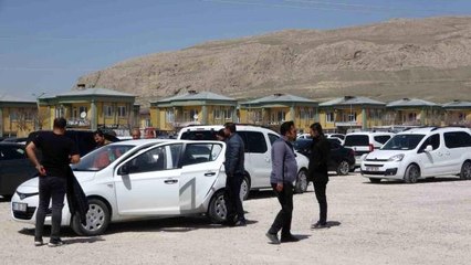 Van'daki açık oto pazarında Ramazan ayı sessizliği