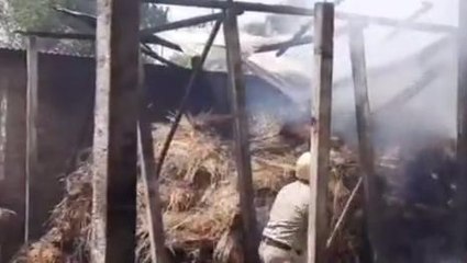 উঃ দিনাজপুর: ভয়ংকর অগ্নিকাণ্ড!পুড়ে ছাই বসত বাড়ি