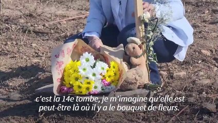 En France, la douleur d'une fille de Harkis face à la tombe enfin retrouvée de sa soeur