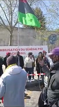 Manifestation spontanée en France : des africains appellent à aller déloger Macky Sall, comme il l’avait fait contre Wade, si….