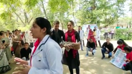 मेरठ LLRM के MBBS छात्रों ने नुक्कड नाटक से दिया 'स्वास्थ्य सबके लिए का संदेश', देखें वीडियो