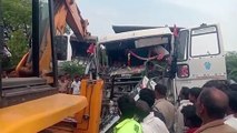 Chitrakoot news video: दो ट्रकों की आमने-सामने भिड़ंत, 2 घंटे चला रेस्क्यू