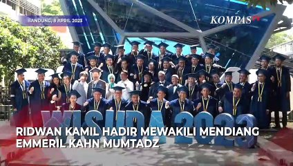 Momen Haru Ridwan Kamil Wakili Almarhum Eril Wisuda di ITB