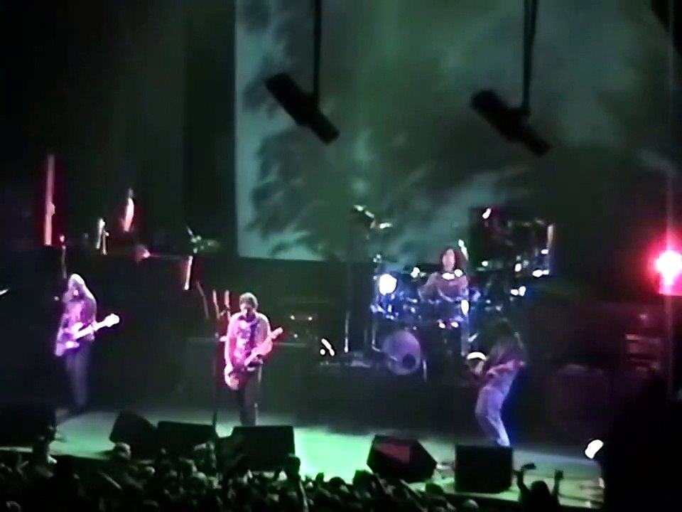Smashing Pumkins highlights from the show they played the night Kurt Cobain was found dead (April 8, 1994)