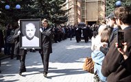 Cientos de seguidores acuden al funeral del bloguero prorruso Vladlen Tatarski
