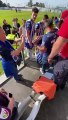 Jogadores do FC Porto B ajuda jovem em cadeira de rodas a abandonar bancada