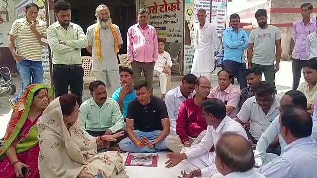 उद्योग मंत्री के आश्वासन के बाद वार्ड पार्षदों का धरना समाप्त