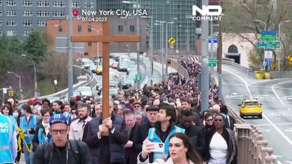 شاهد: المسيحيون الكاثوليك يحيون يوم الجمعة العظيمة في نيويورك وبوروبرنس وروما