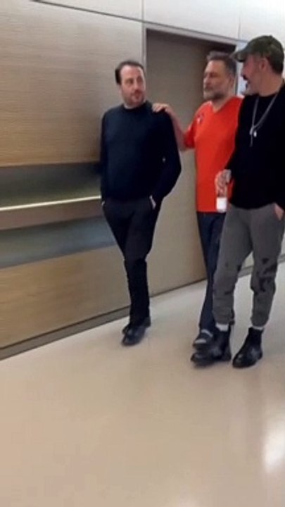 Ercan Saatçi, Hakan Altun ile bağırsak kanseri ameliyatı olan Hüsnü Şenlendirici'yi ziyaret etti.