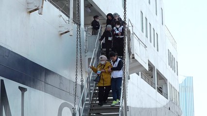 꿈에 그리던 고국으로...사할린 동포들 '뱃길'로 영주 귀국 / YTN